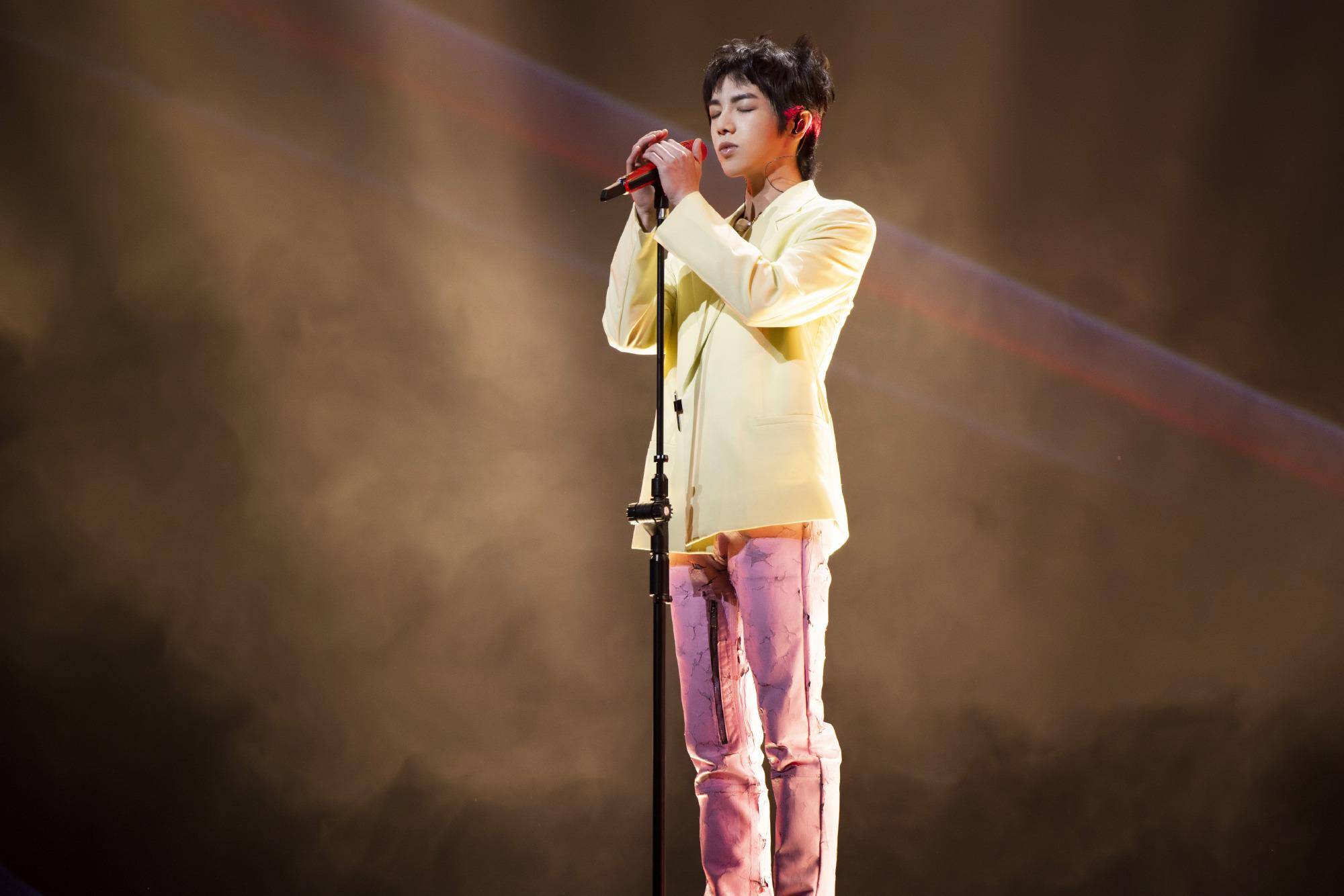 原创他是华晨宇用灵魂歌唱的艺术家每一次高音都震撼心灵