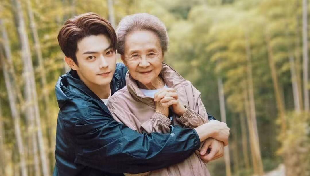 和《承欢记》各看四集,一部已弃剧,一部追上瘾_杨紫和_剧中_白宇凡