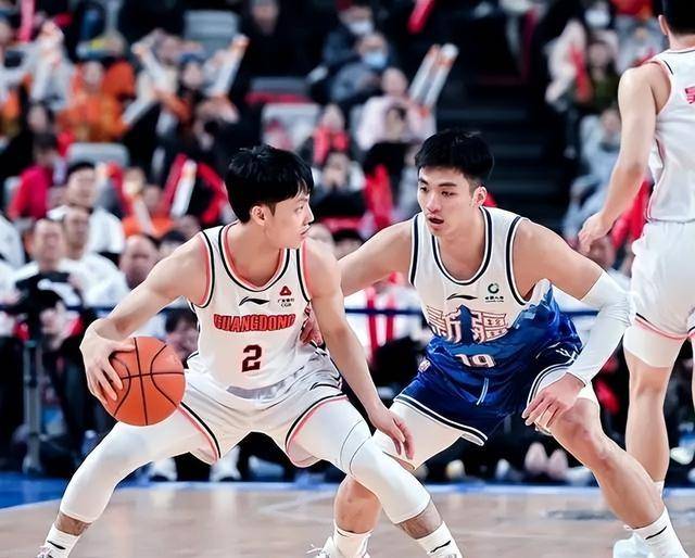 原创宏远举行队内三分pk威姆斯状态稳定徐杰手感劲爆杜锋亲自监督