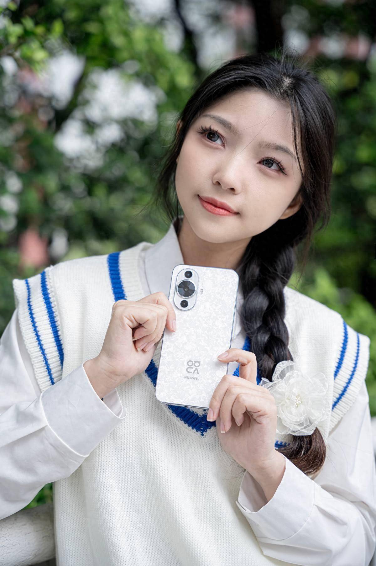 像素超广角人像摄像头同样令人惊艳,100度超大视角让合照变得轻而易举