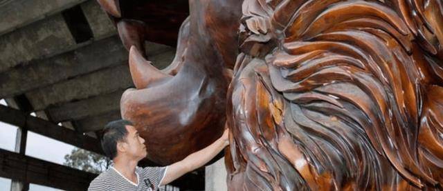 原创300万购买15米根雕雄狮作者觉得太低果断拒绝现在只能烂手里