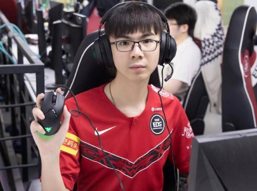 前edg替补在pcs赛区乱杀,两年拿到3次fmvp,锁定msi名额_战队_junjia