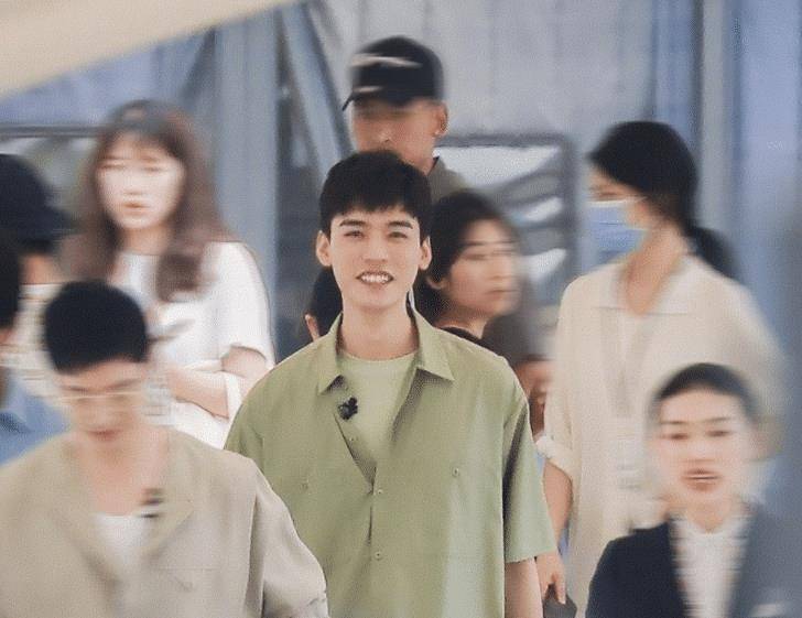 原创中餐厅龚俊贡献表情包戴着围裙做饭太养眼谁的男友领回去