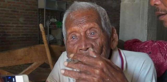 原创活了146岁印尼老人把4任妻子和儿女全熬死晚年最大心愿就是死