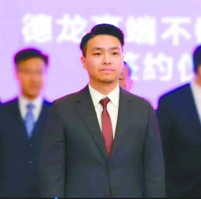 严昕的成功,是对"后生可畏,焉知来者之不如今也"的最好证明.