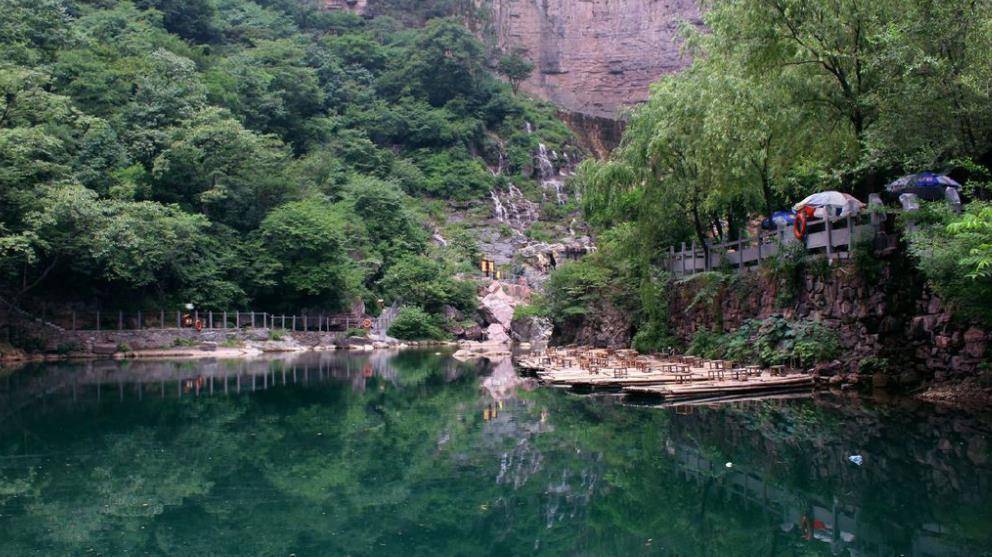 风景独特不输武隆天坑,吸引大量游客到此观光_一线天_文化_旅游业