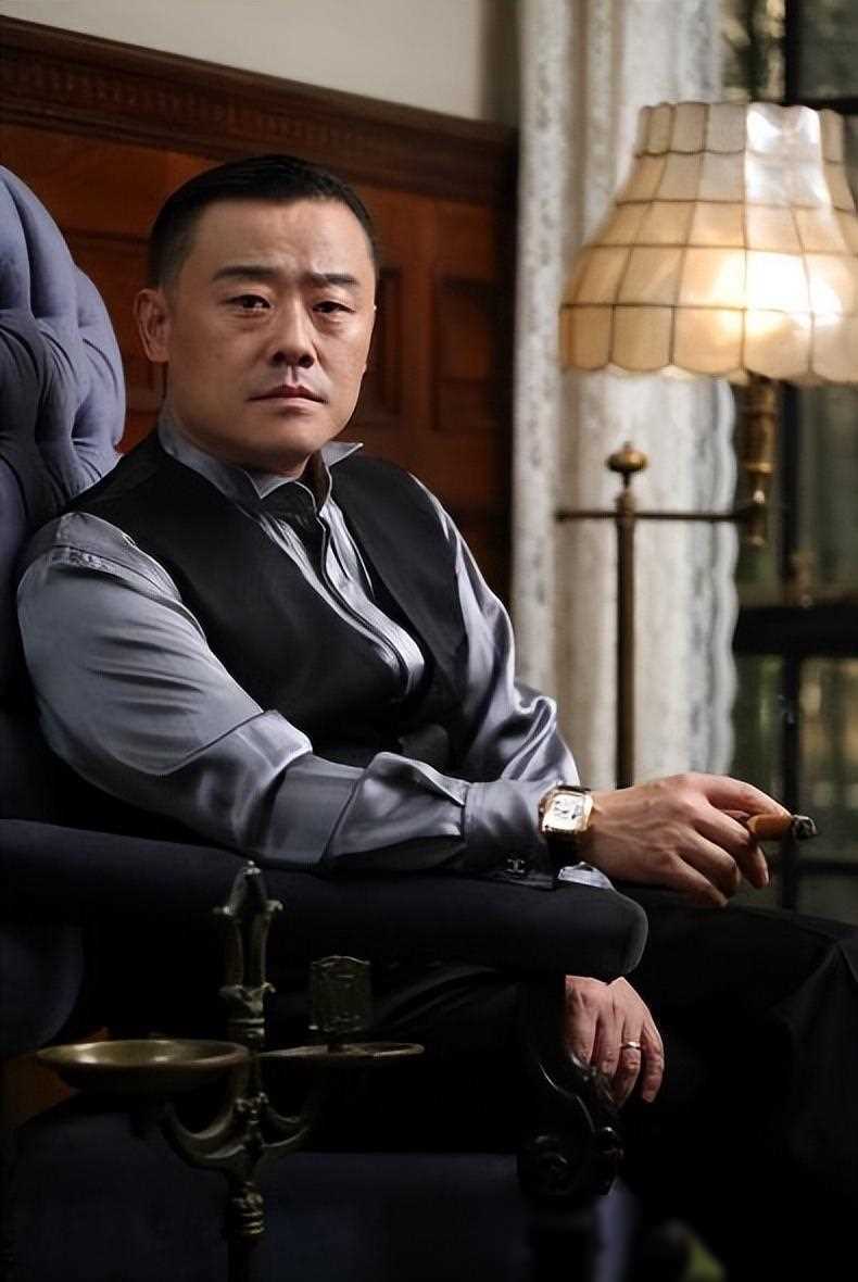 从神坛到谷底消失6年的周立波给我们带来了哪些深刻的启示