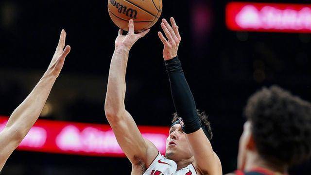 23分 25分 33分,拒绝加时逆转!希罗表现惊艳,穆雷空砍29 13 13_比赛_