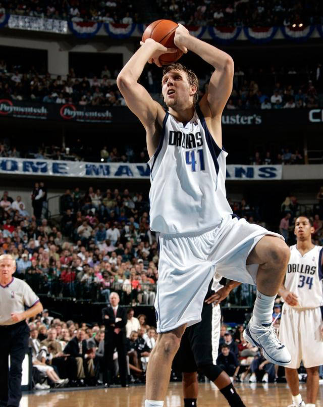 诺维斯基在nba生涯中的教训与成长_达拉斯小牛队_挫折_团队