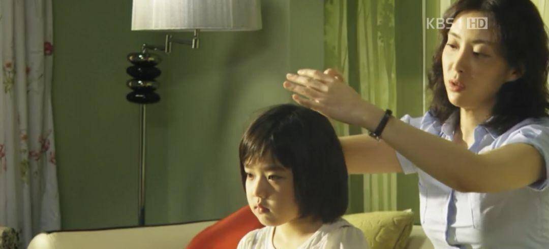 原创春晖寸草母爱如山这位绝症母亲临行前为女儿做好了嫁衣