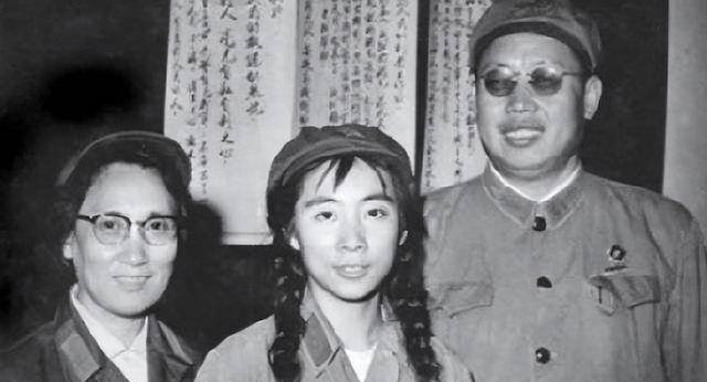 原创林豆豆被审查时男友没有选择离开晚年在北京开酒楼幸福美满