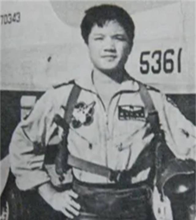 原创1981年台湾王牌飞行员黄植诚驾驶650万战机投奔大陆结局如何