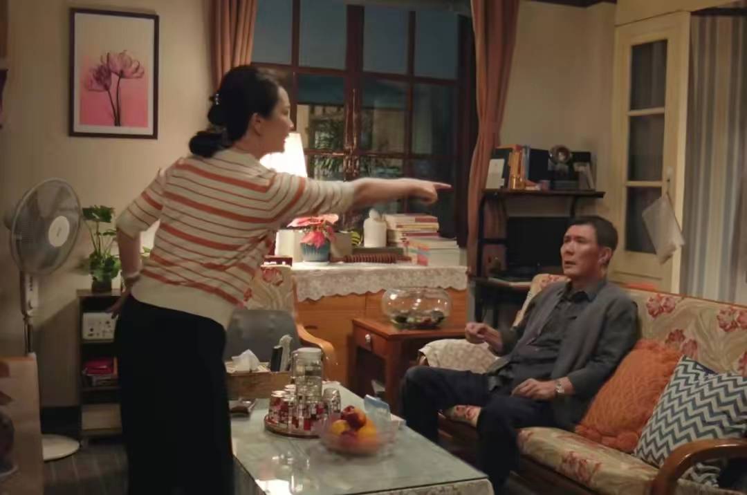 原创承欢记一枚钻戒一个鱼头十桌宴席被穷气逼疯的麦母多可怜