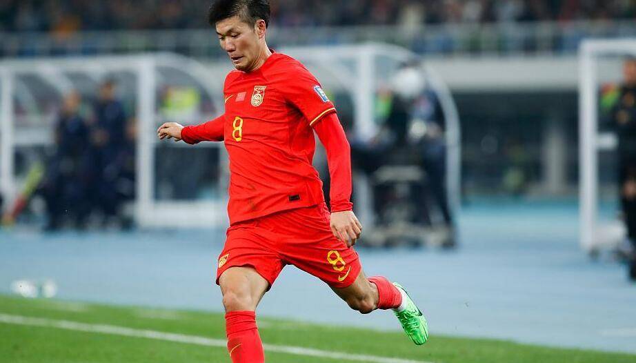 国足核心双星伤退,谁能接班?_武磊_球员_后腰