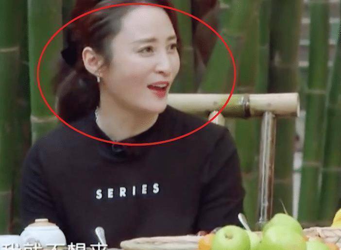 原创妻旅5秦海璐太会撒娇了王新军为其换鞋周围有一群柠檬精