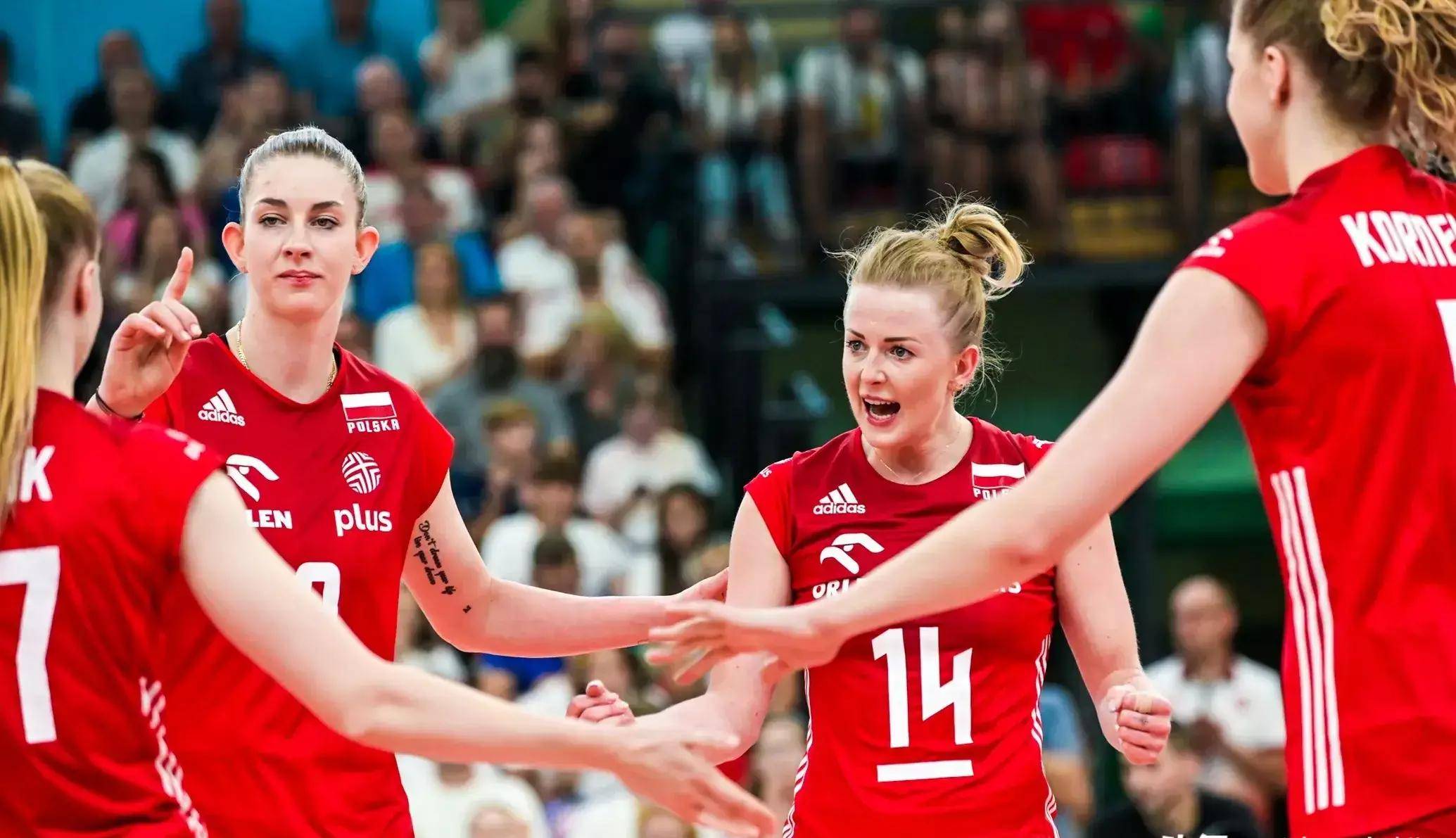 波兰女排在比赛中展现出很大的获胜概率,尤其是拦网技术方面,可能会给