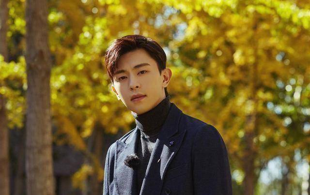 原创当争番成娱乐圈常态邓伦发布会主动靠边站谦逊成就好口碑