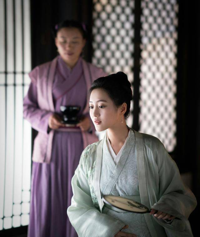 穿越文女神医一朝穿越沦为声名狼藉的炮灰姐个个想踩她上位