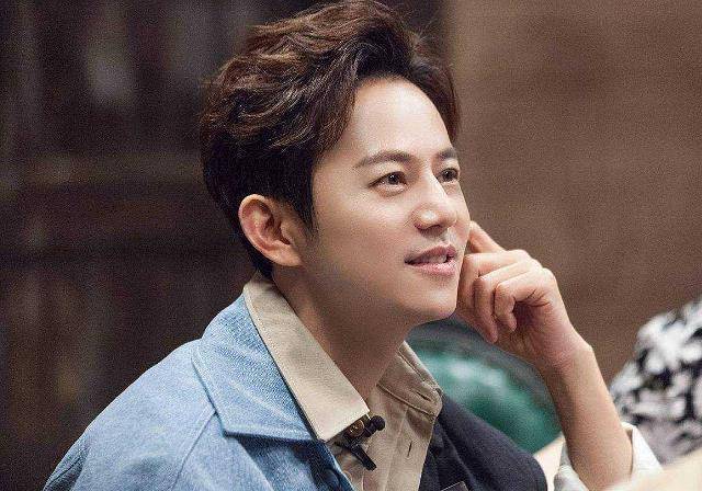 原创何榜迟迟不见肖战的名字顶流被取代还是另有隐情