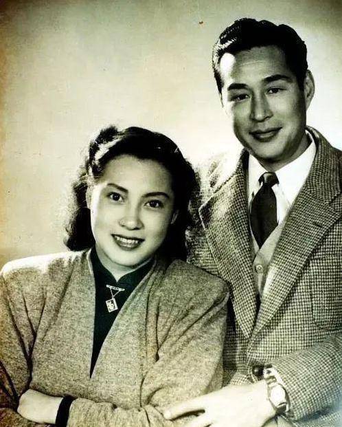 1948年,秦怡诞下次子,取名金捷.两人十分恩爱.