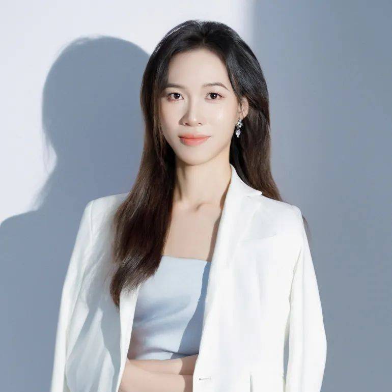 城市推荐官陈婷婷广州卡撒传媒 副总经理祝贺以上2024年度「设计千人