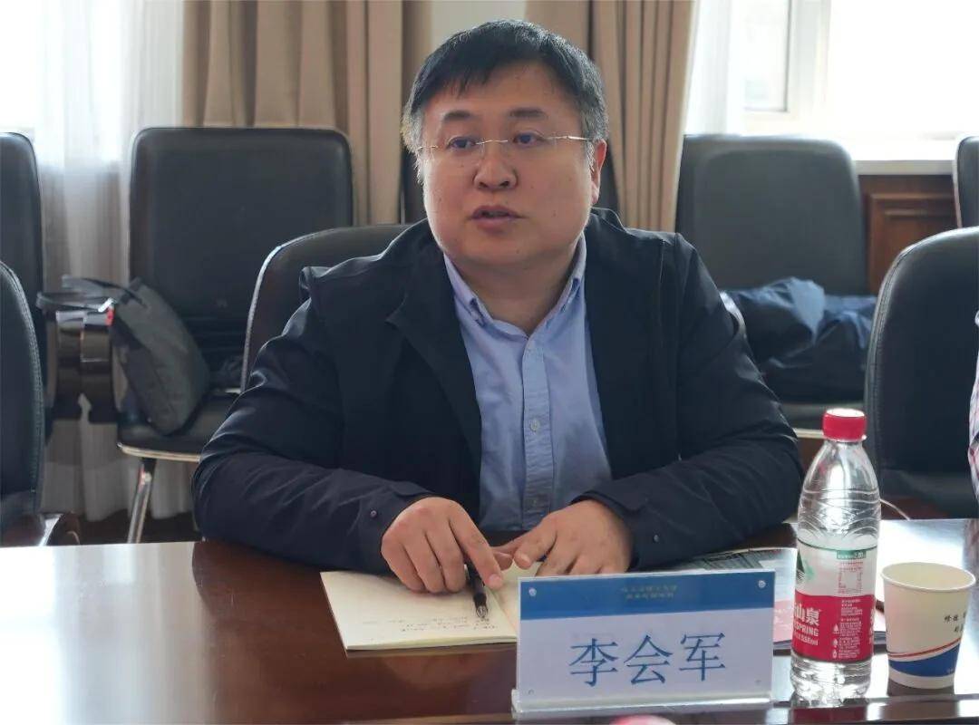 佳木斯市第二中学校长胡志平对哈尔滨理工大学一行的到来表示热烈欢迎