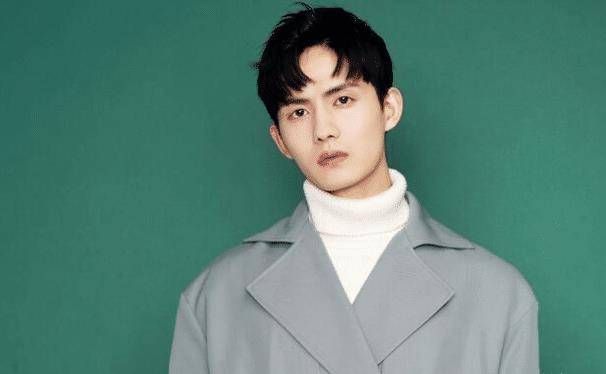 出身普通家庭的胡文喆曾经学的是护理专业如今却成为一个演员