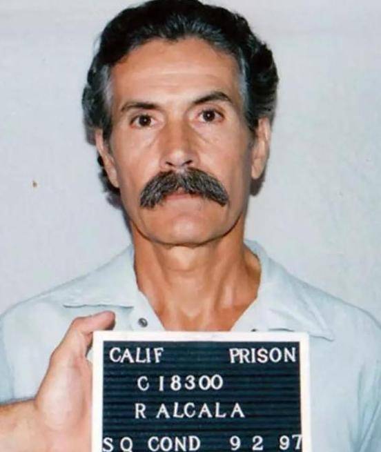 智商160的连环杀手靠着迷人的微笑杀害近百名美国女性