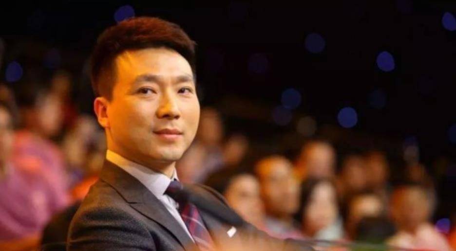 原创当康辉和谢娜同台一起主持颁奖典礼时他无奈地说我和谢娜沟通不来