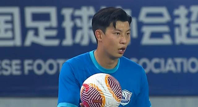 晏紫豪开出角球至禁区,禁区内混乱中,苏祖抓住机会射入球门扩大比分.