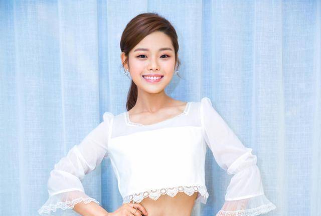 她和谢孟伟15年后再会,一个