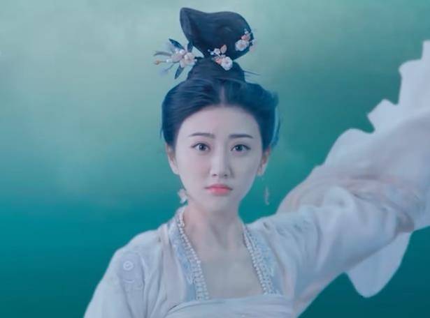 3,景甜于是关晓彤还得在游回来的时候顺便把男主救了.