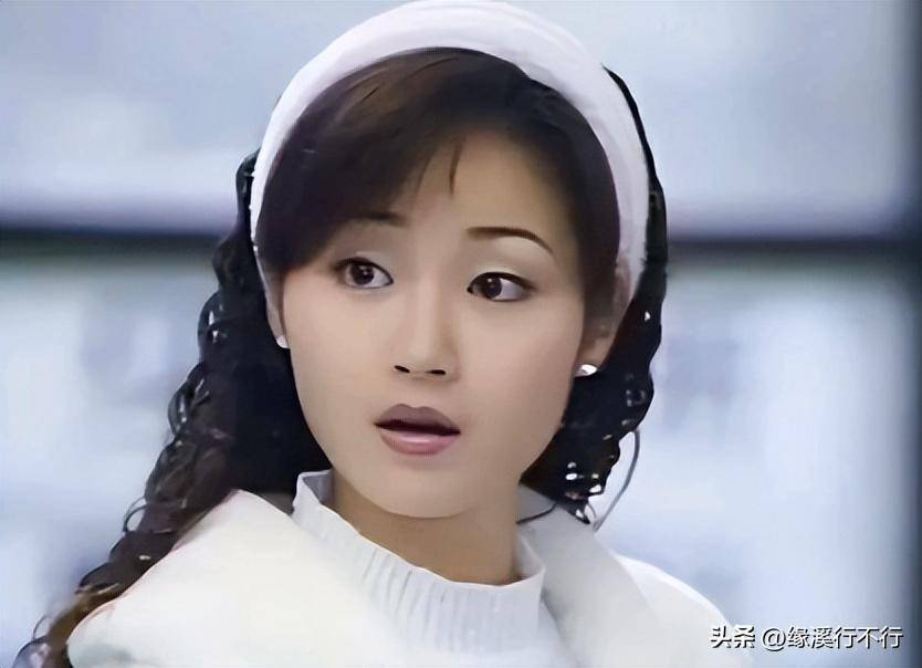 签约亚视后,万绮雯先后出演了《我和春天有个约会》《我和僵尸有个