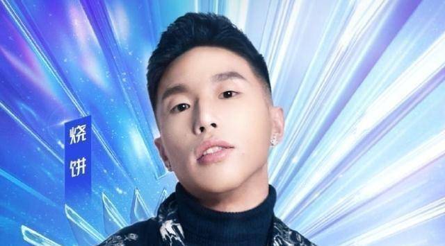 特别是儿徒烧饼,近几年的开箱基本上都有他啊,其实是因为烧饼参加综艺