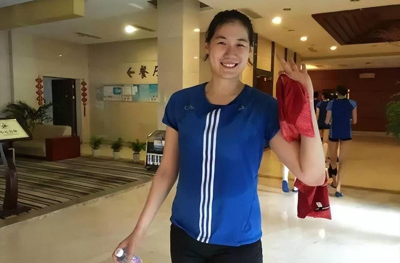 原创复杂的感情我们女排老队长的回归引发了连锁反应人们担心王赟蕗会