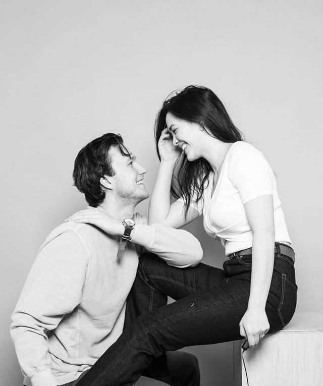 原创钟丽缇大女儿丰腴不输妈阔腿裤穿成修身裤肉粽身材太招男友爱