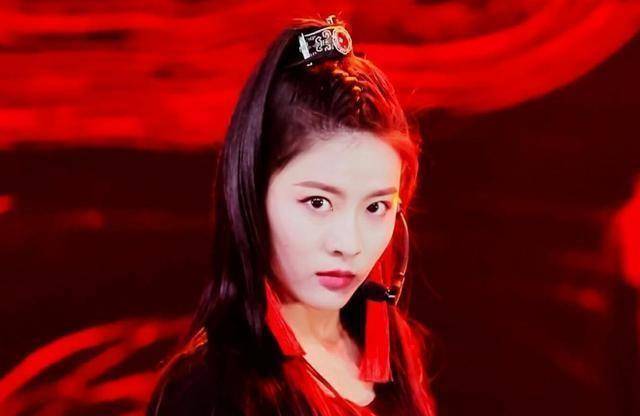 当明星进入教材王源李宇春遭质疑他们靠颜值却不得不服