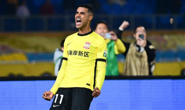 国足锋线替补崭露头角阿兰谢鹏飞韦世豪为国足注入新活力