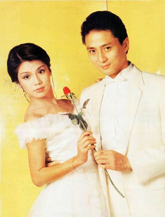 汤镇业和翁美玲认识,始于1982年底,两人一同出演《十三妹》,随着接触