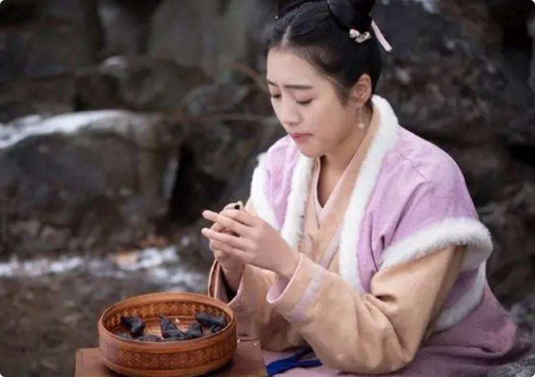 因为《知否》,演员王梓薇结识了赵丽颖,在赵丽颖的引荐下,她也出演了