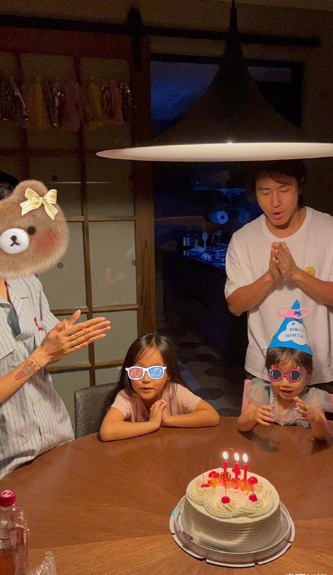 原创欧弟晒俩女儿游泳姐妹俩学蛤蟆跳萌翻网友却吐槽郑云灿不带娃