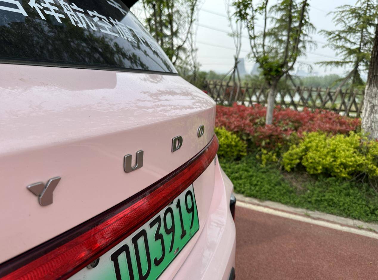 选车侦探观点:云度的产品虽然"小巧",但在车机智能化和整车制造方面有