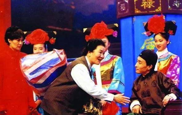 从打工人到跨世纪老太太,那些年舞台从未让人失望_巩汉林_演出_小品
