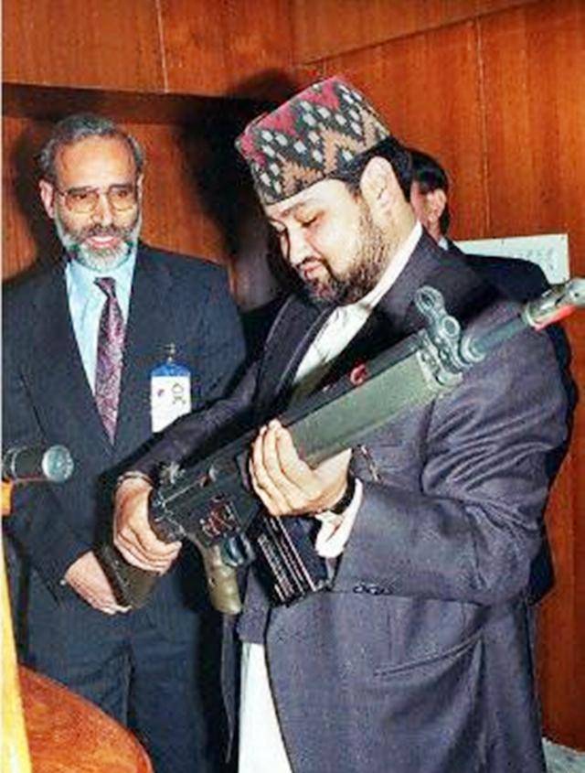 尼泊尔王室灭门惨案震惊世界王储为真爱枪杀全家