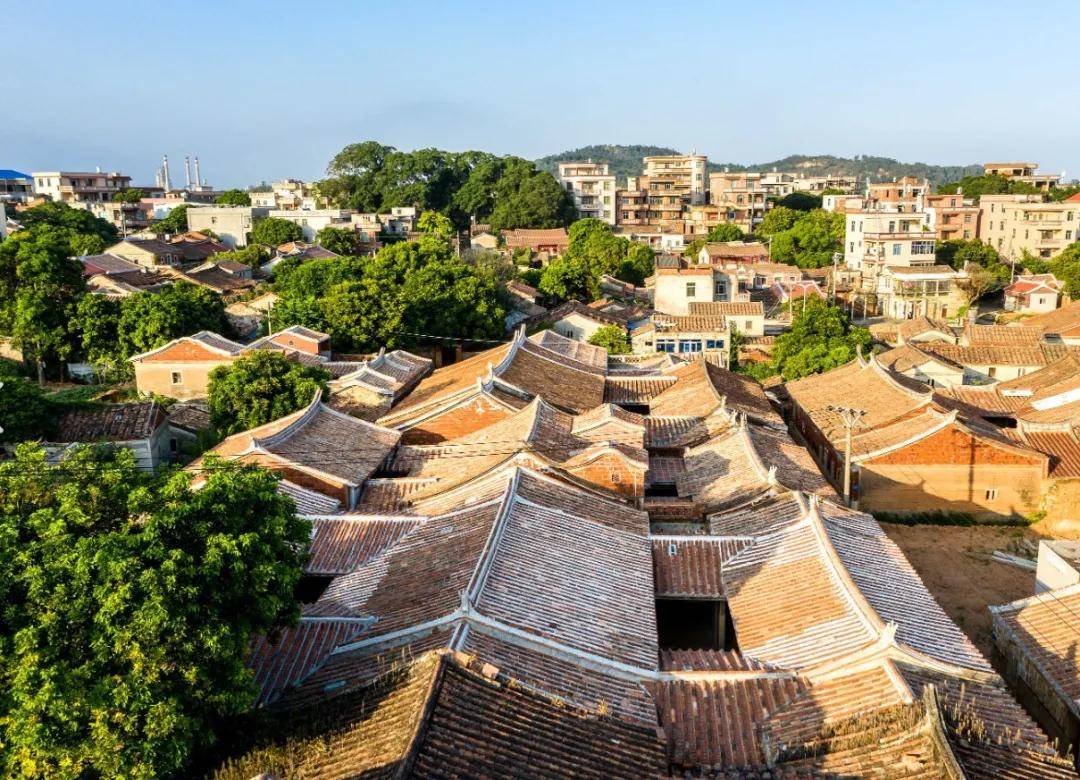 from the brick and stone walls of folk houses in southern fujian
