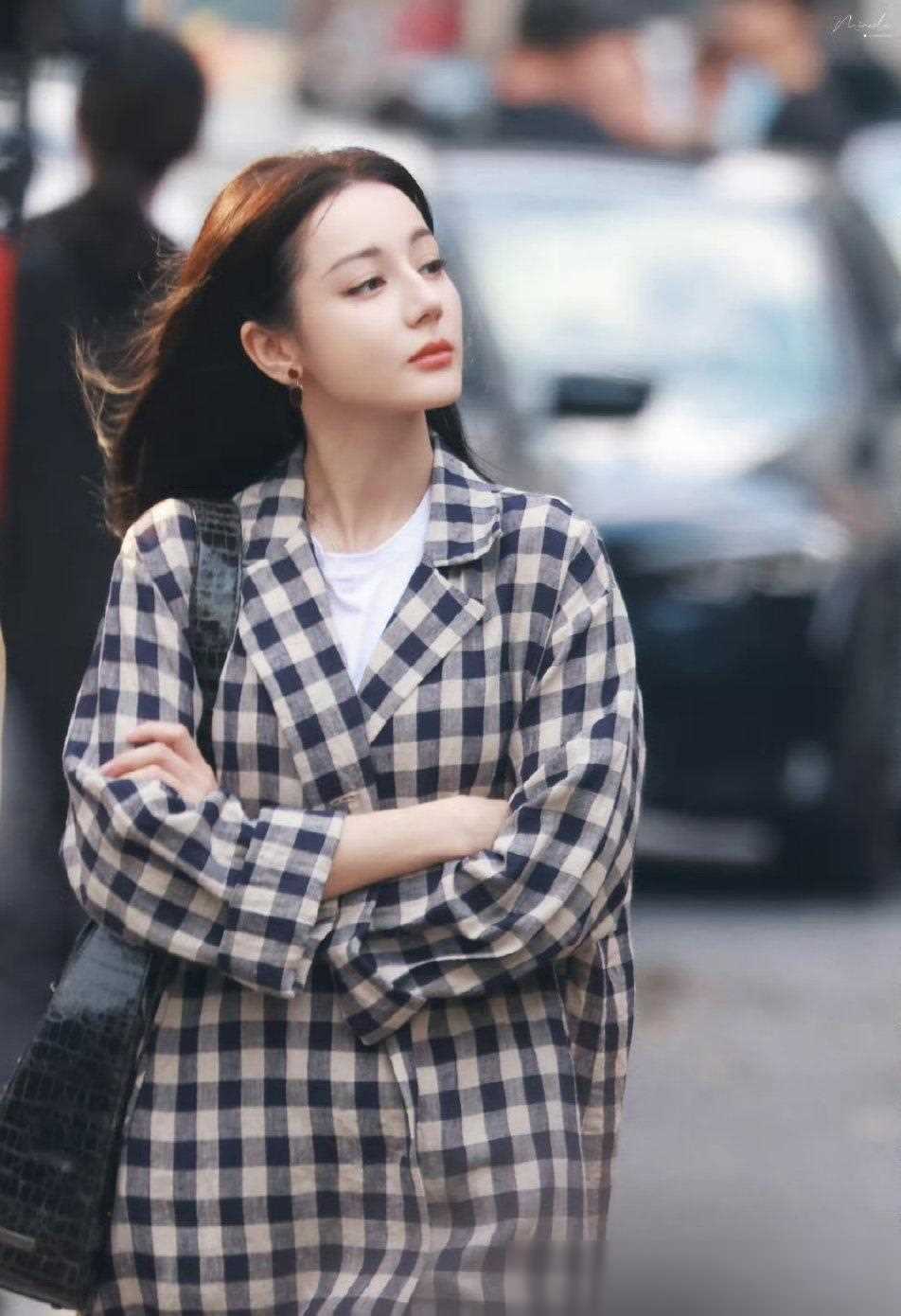 著名导演喊话迪丽热巴我爱你只要做我女朋友给你买豪车豪宅