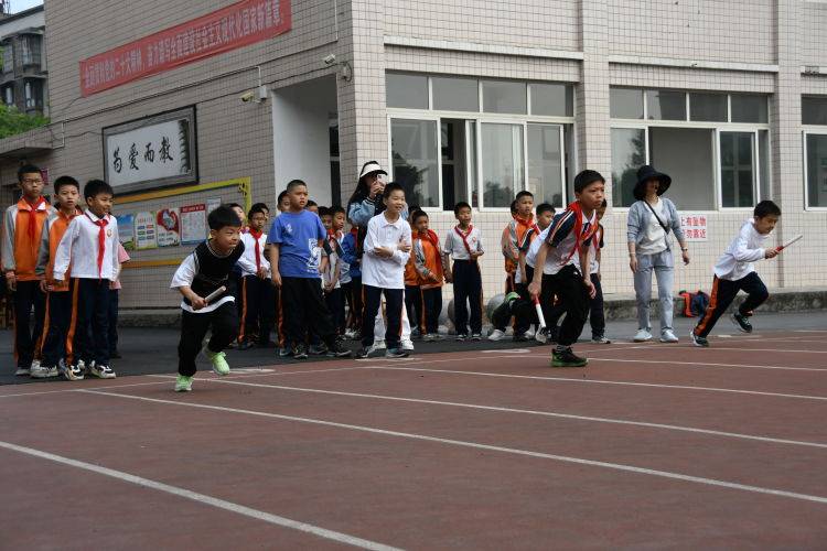 悦动三小当燃出彩夹江漹城三小举行2024年春季运动会