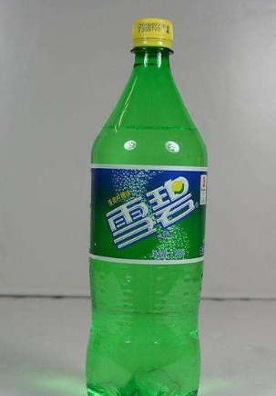 婆婆误将雪碧倒入大蒜罐中本想扔掉品尝之后决定再做一罐