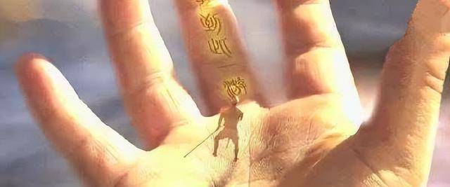 结果自己一个跟头没能翻出如来佛祖的手掌心,被临时反悔的如来佛祖自