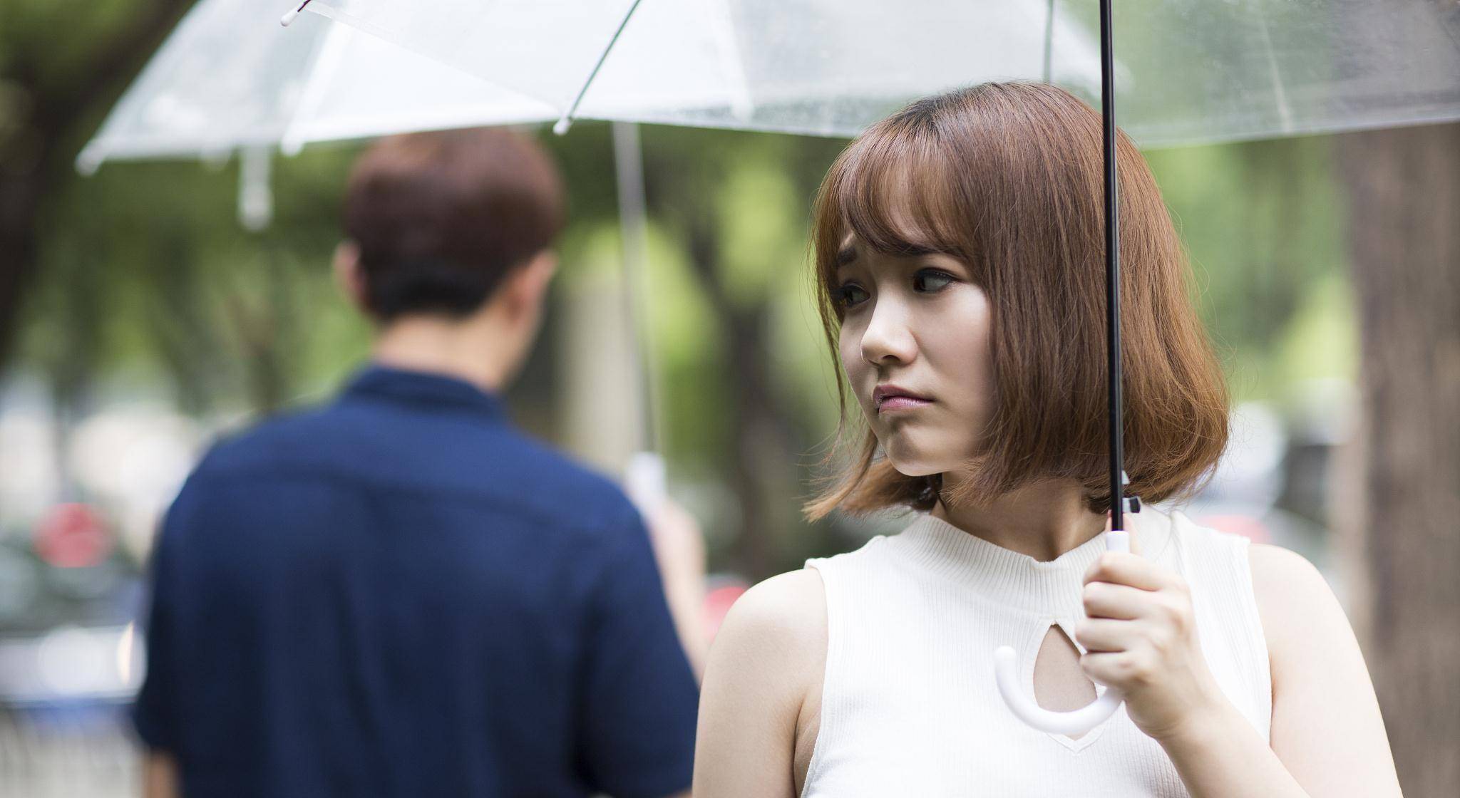 相爱的两个人,分手后,大多数的想念都是不甘心,不甘心就这样结束,所以